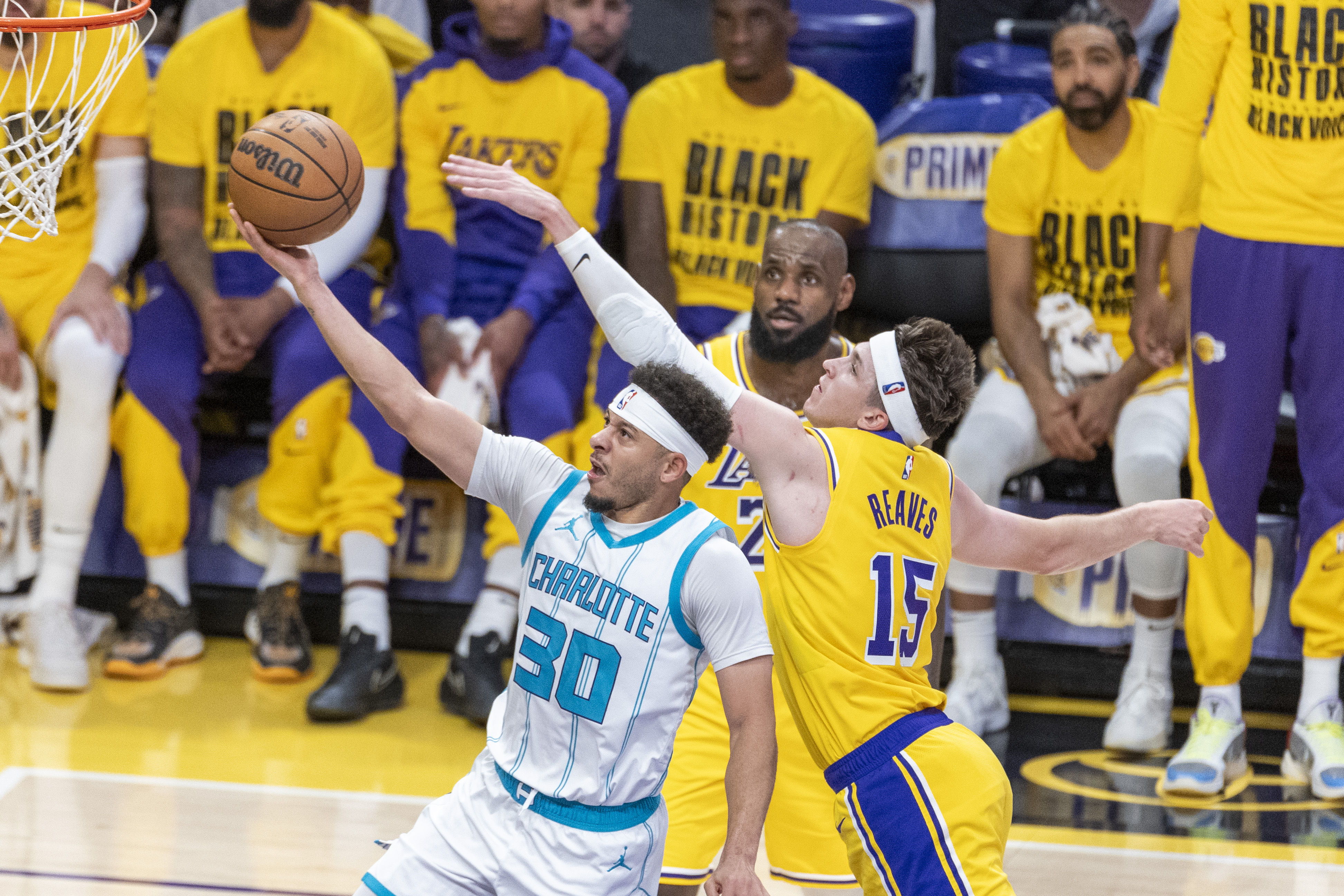 体育竞猜-夏洛特黄蜂迎NBA季后赛关键赛，窗口期造点机会，态度坚定，赛程密集仍需轮换的简单介绍